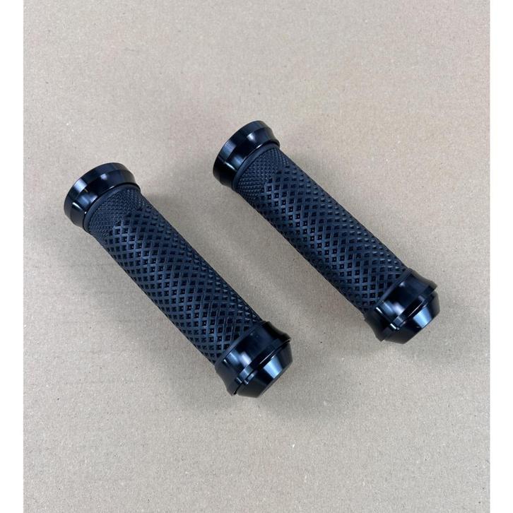 CNC handvaten zwart voor 22mm diameter sturen., Motoren, Tuning en Styling, Verzenden