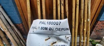 Houten palen 180cm h x 7cm diameter  beschikbaar voor biedingen