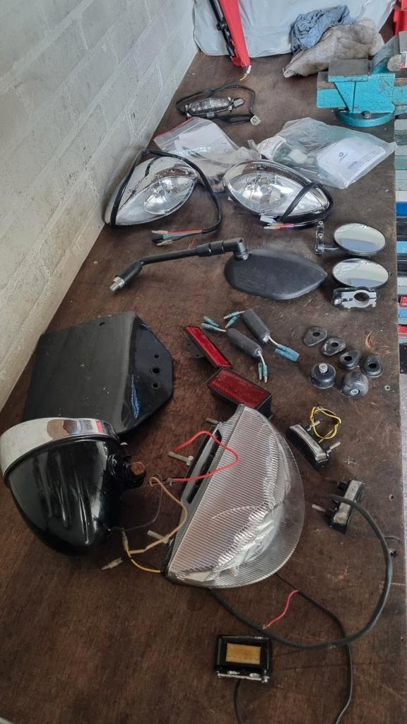 Diversen motor onderdelen lampen kentekenplaat houders led l, Motoren, Accessoires | Overige, Zo goed als nieuw, Ophalen of Verzenden