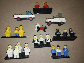 Vintage LEGO-Astronauten (3 voertuigen + 16 figuren) beschikbaar voor biedingen