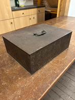 Metalen koffer, Huis en Inrichting, Woonaccessoires | Kisten, Ophalen, Minder dan 50 cm, Gebruikt, Minder dan 50 cm