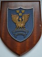 EMBLEEM OP HOUTEN SCHILD, Embleem of Badge, Luchtmacht, Ophalen of Verzenden