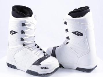 Bottes de snowboard 42 EU ThirtyTwo Summit, blanc/noir disponible aux enchères