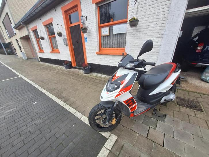 Aprilia SR50 2-takt (2019) – 45 km/u – 3.084 km – origineel, Fietsen en Brommers, Scooters | Aprilia, Zo goed als nieuw, SR 50
