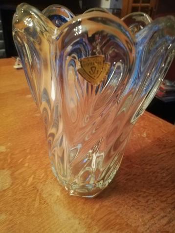 Très beau vase en cristal de Bohême