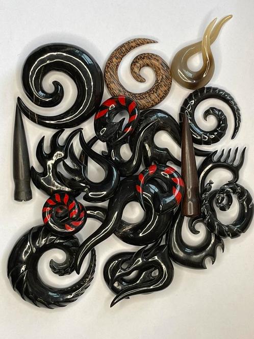 Lot de bijoux piercing corne et os pour oreilles tendues, Maison & Meubles, Accessoires pour la Maison | Décorations murale, Neuf