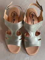 Lederen sandalen, Beige, Nieuw, Sandalen of Muiltjes, Ophalen of Verzenden