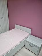 Chambre enfant, lit garde robe et 2 meubles, Une personne