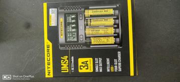 Batterijlader Nitecore UMS4 beschikbaar voor biedingen