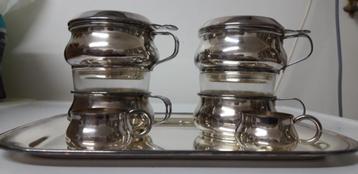 Tasses à café anciennes en métal argenté avec filtre
