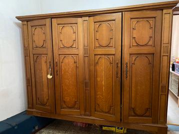 Meuble rustique á vêtements beschikbaar voor biedingen