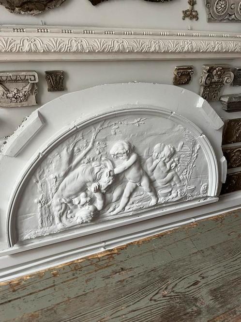 ANTIEK PANEEL IN GIPS TAFEREEL AUTHENTIEK FRANS, Antiek en Kunst, Antiek | Overige Antiek, Ophalen