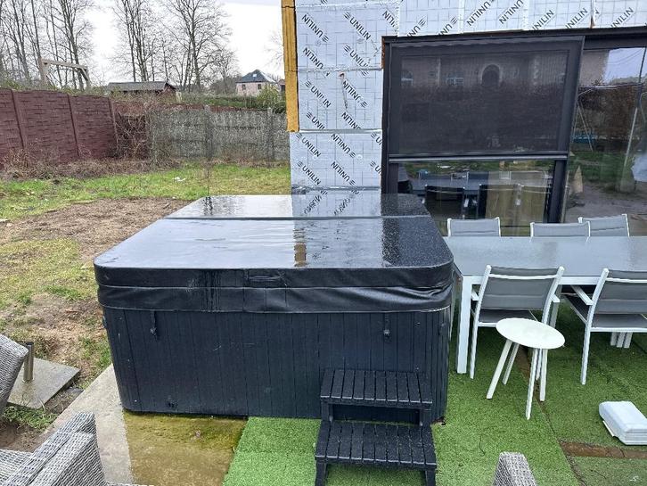 jacuzzi  miami 2025, Jardin & Terrasse, Bains à remous et Spas, Comme neuf, Fixé, Couverture, Escalier, Enlèvement