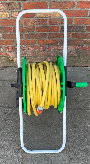Tuinslang van 25m met haspel, Tuin en Terras, Ophalen, Zo goed als nieuw, Tuinslang