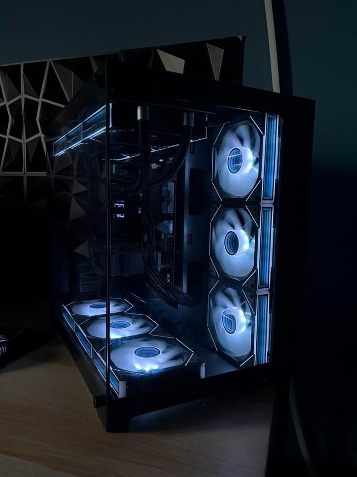 pc te koop moet snel weg!, Computers en Software, Desktop Pc's, Zo goed als nieuw, Ophalen of Verzenden