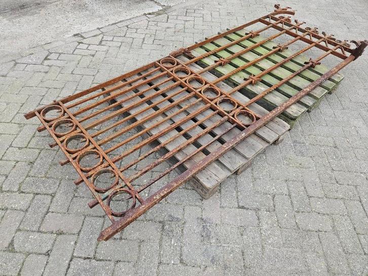 Oude antieke gesmede, geklonken poort ,, Tuin en Terras, Tuinpoorten, Zo goed als nieuw, Ophalen