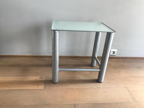 In zeer goede staat Kwalitatieve aluminum bijzettafel tafel, Huis en Inrichting, Tafels | Bijzettafels, Zo goed als nieuw, Rechthoekig