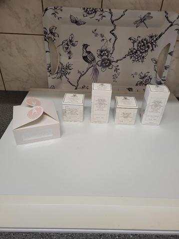 SISLEY LOT DE 4 SOINS VISAGE (Valeur 589,50 euros) +Extras disponible aux enchères