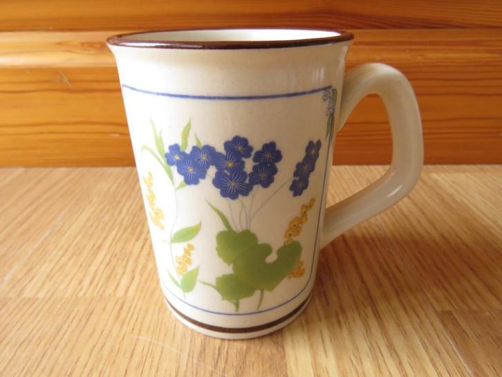 vintage mug tasse motifs plante Meli Adinkerke, Huis en Inrichting, Keuken | Servies, Zo goed als nieuw, Kop(pen) en/of Schotel(s)