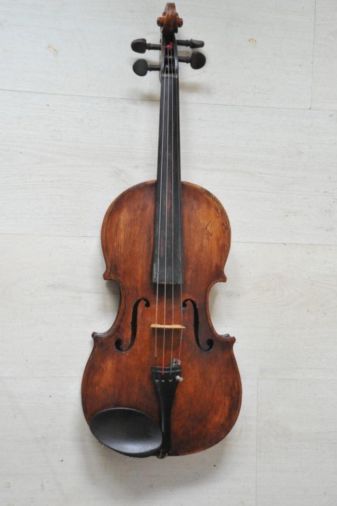 Oude viool 4/4, 1900?, Muziek en Instrumenten, Strijkinstrumenten | Violen en Altviolen, Gebruikt, Viool, 4/4-viool, Met koffer