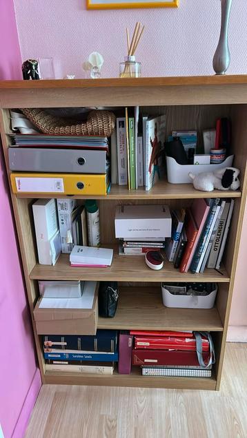 Kantoorbibliotheek beschikbaar voor biedingen