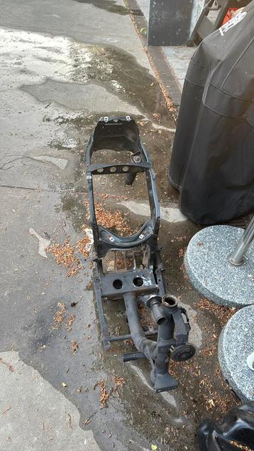 Piaggio zip frame zonder paps beschikbaar voor biedingen