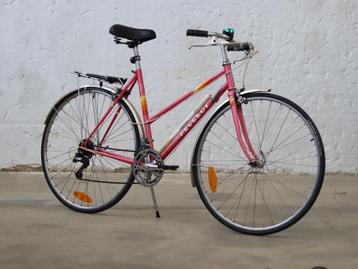 Vélo de ville Peugeot vintage rose tout équipé carbolite 103 beschikbaar voor biedingen