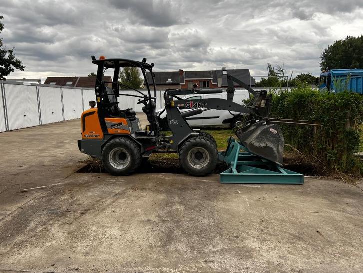 Giant 2200HD, Zakelijke goederen, Machines en Bouw | Kranen en Graafmachines, Wiellader of Shovel, Ophalen