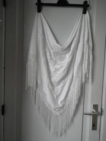 Grote witte sjaal (lengte 160 cm/ hoogte 80 cm)