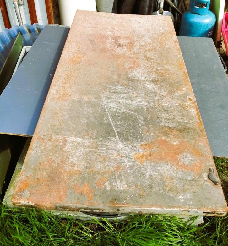 metalen plank 2.5€, Huis en Inrichting, Woonaccessoires | Etagères, Gebruikt, Ophalen