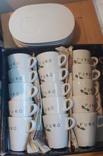 12 tassen en 8 brede onderbordjes, Huis en Inrichting, Ophalen, Zo goed als nieuw