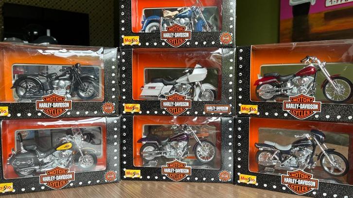 Harley Davidson schaalmodellen, Hobby en Vrije tijd, Modelauto's | 1:18, Zo goed als nieuw, Motor, Maisto, Ophalen of Verzenden