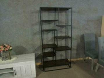 Nieuw massieve boekenrek 440 euro. beschikbaar voor biedingen