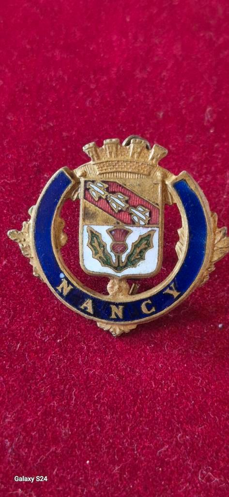 VINTAGE  Emaille opsteekbadge wapenschild stad Nancy +-1920, Verzamelen, Speldjes, Pins en Buttons, Ophalen