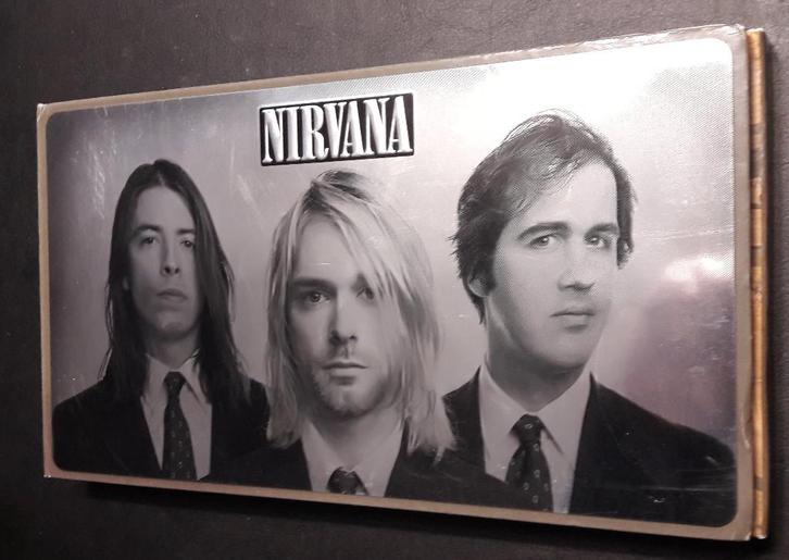 NIRVANA - With the lights out ( 4CD box set ), CD & DVD, CD | Rock, Comme neuf, Pop rock, Envoi