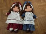 2 poupées de chiffon Amanda bleues et/ou rouges - 35 cm, Collections, Enlèvement ou Envoi