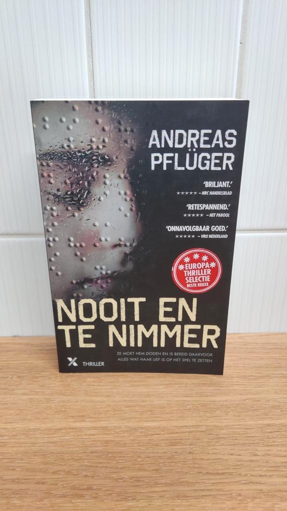 Andreas Pflüger - Nooit en te nimmer, Boeken, Thrillers, Zo goed als nieuw, Europa overig, Ophalen of Verzenden