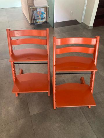 2 oranje triptrap stoelen van Stokke beschikbaar voor biedingen