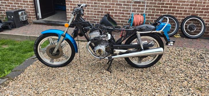 Honda cb 125cc te koop voor opmaak of onderdelen, Fietsen en Brommers, Brommers | Oldtimers, Ophalen