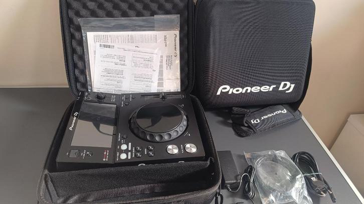 Pioneer DJ XDJ-700 + 2 housses de transport officielles, Muziek en Instrumenten, Dj-sets en Draaitafels, Zo goed als nieuw, Draaitafel