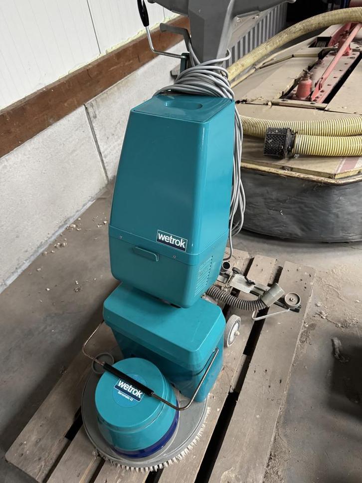 Wetrok schrob-/dweilmachine – werkend, Bricolage & Construction, Matériel de nettoyage, Utilisé, Machine de nettoyage à brosse