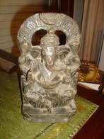 Houten beeld van de god Ganesha., Ophalen
