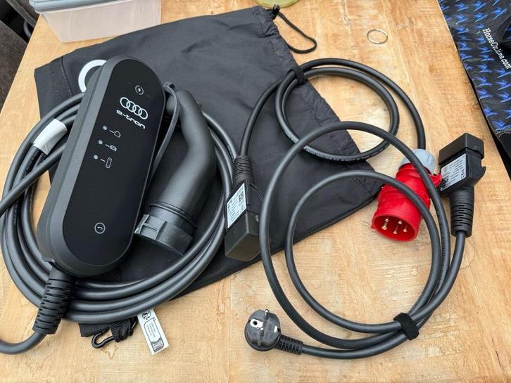 Nieuwe Audi Universal Charger 11kW – Mobiele lader & Wallbox, Auto diversen, Laadpalen, Nieuw, Laadpaal en Laadkabel, Ophalen of Verzenden