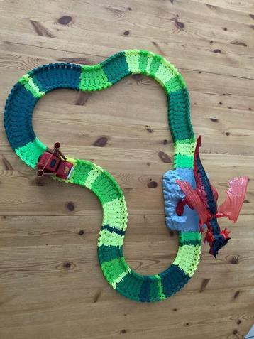 circuit world Dinosaure avec véhicule (lumineux et sonore) beschikbaar voor biedingen