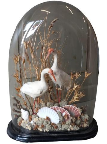 zeldzame grote stolp met decoratie beschikbaar voor biedingen