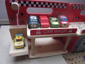 Houten garage met carwash beschikbaar voor biedingen