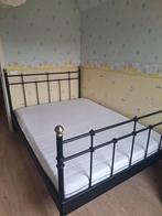 Bed 140x200cm met lattenbodem, matras en 2 kussens, Antiek en Kunst, Antiek | Meubels | Bedden, Ophalen