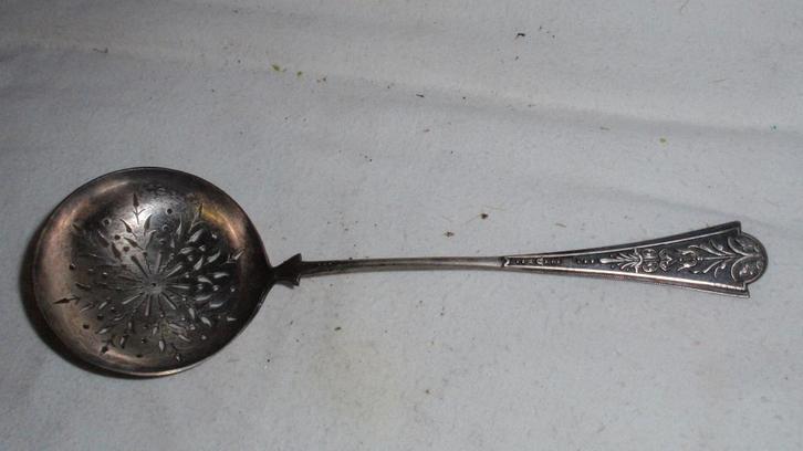 Antieke zilveren suiker strooi lepel mooi bewerkt, Antiquités & Art, Antiquités | Couverts, Enlèvement ou Envoi