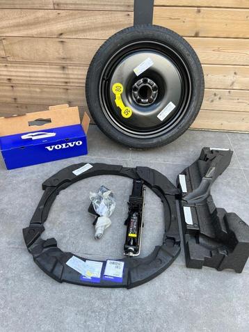 Volvo reserveband + inbouwset auto + krik/sleutel beschikbaar voor biedingen