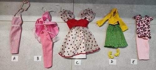 *56          9 costumes Barbie différents             *offre, Enfants & Bébés, Jouets | Poupées, Comme neuf, Barbie, Enlèvement